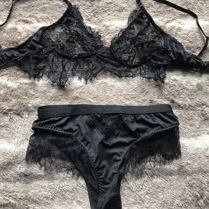 Lace lingerie set